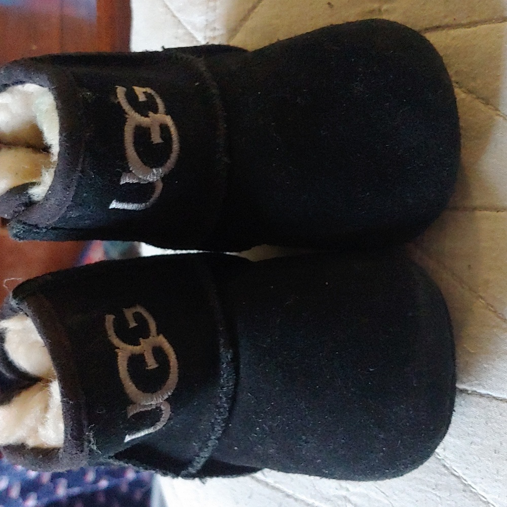 Uggs black shoes